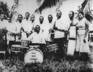 Jazz des Jeunes bicentenaire de Port-au-Prince (1949-50) avec la chanteuse Lumane Casimir (à droite).