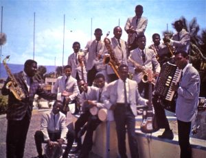 Photo de l'Ensemble Webert Sicot extraite de la couverture de l'album de 1967 "La Flèche d'Or d'Haïti" (surnom du groupe).Les années 1967-68 marque la fin de l'ère de domination musicale des deux groupes rivaux (Nemours VS Sicot).