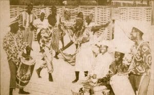 La Troupe Folklorique Nationale d’Haïti dans les années 1940, sous la direction de Jean-Léon Destiné.